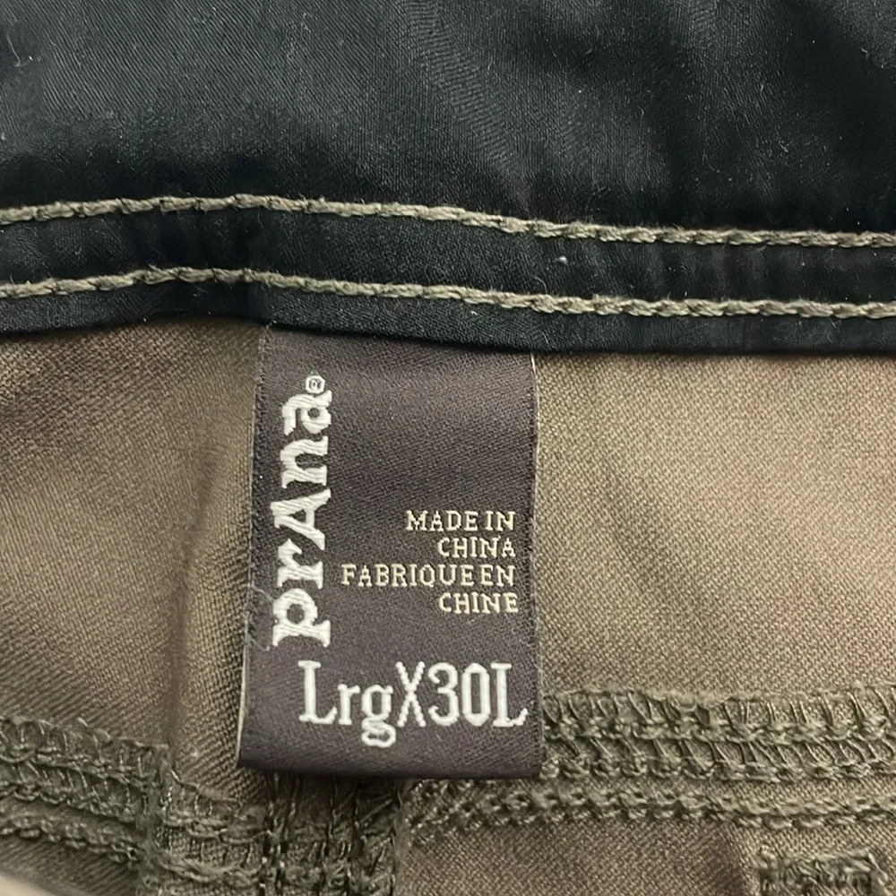Prana men’s‎ Large nylon flat front khaki cargo pants.
